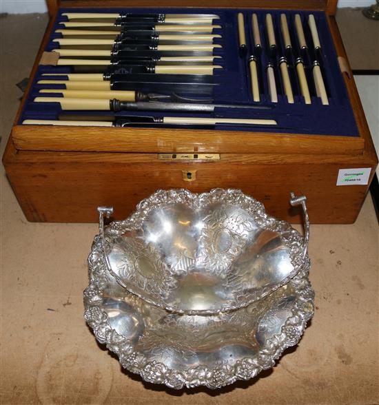 Kings pattern plated cutlery & basket(-)